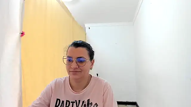 MARILYN GARCIA online show from October 25, 3:18 pm