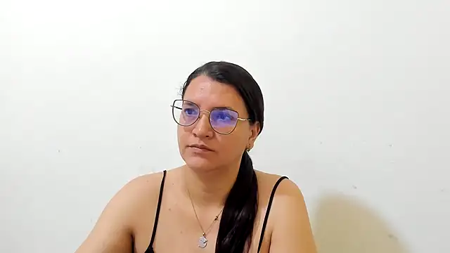 MARILYN GARCIA online show from October 28, 12:30 pm