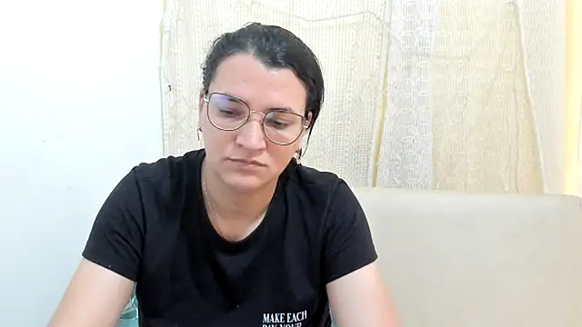 MARILYN GARCIA online show from February 21, 4:30 pm