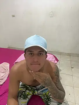 ianruiz0 online show from August 5, 5:32 am