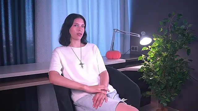 JolynnPanos online show from August 8, 11:34 am