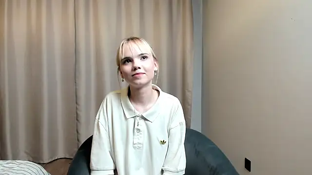 Snapshot of SauVitale chatting on August 6, 5:37 pm SauVitale online show from August 6, 5:37 pm