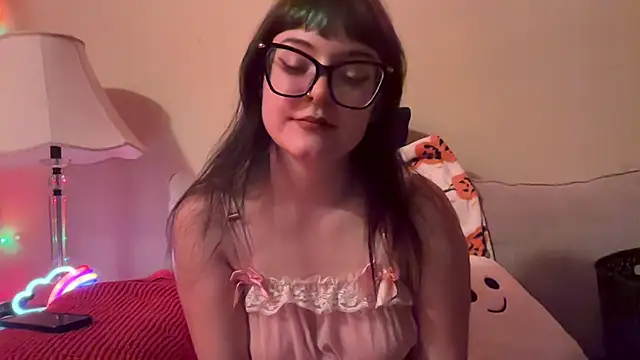 Snapshot of VexVValentine chatting on August 9, 3:23 am VexVValentine online show from August 9, 3:23 am