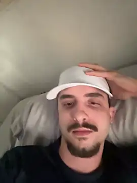 guilhermebolsson online show from August 7, 4:42 pm