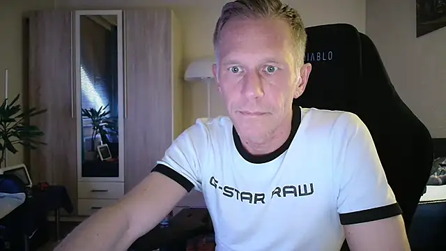slaveboy2016xh online show from June 9, 9:15 pm