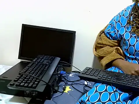 Snapshot of creamy_val chatting on August 7, 4:09 pm creamy val online show from August 7, 4:09 pm