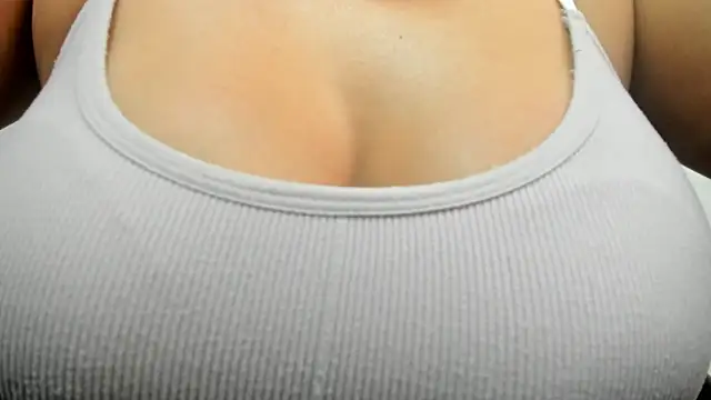 Snapshot of Emilia_Betancourt0923 chatting on August 8, 3:03 pm Emilia Betancourt0923 online show from August 8, 3:03 pm