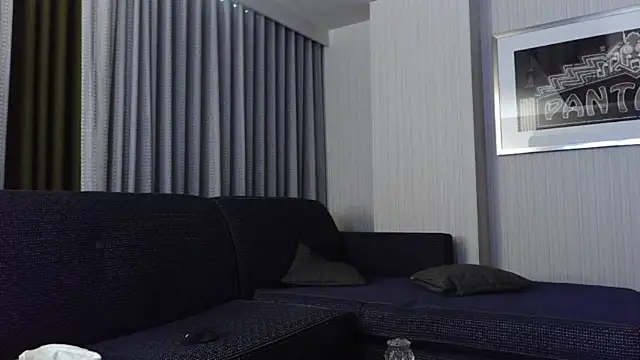 Str8ButNot2day online show from August 9, 6:35 pm