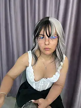 Snapshot of Amy_Naph chatting on August 9, 7:41 pm Amy Naph online show from August 9, 7:41 pm