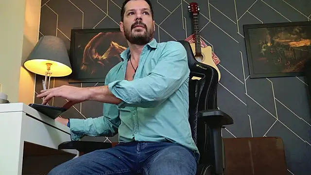 ChrisKox online show from December 18, 6:52 am