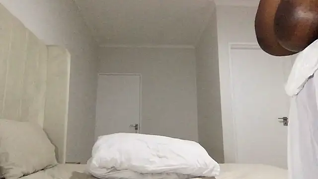 xBUSTY CANDYx online show from January 24, 11:23 pm