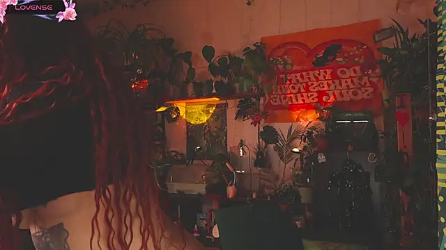 Dead Butterfly online show from November 18, 3:34 am