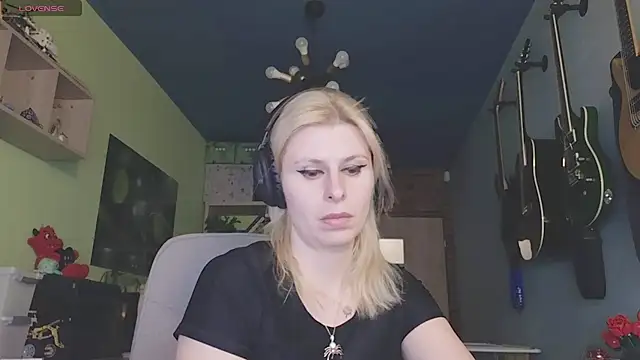 karmija online show from February 18, 8:58 pm