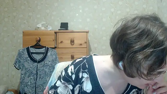 Snapshot of Smart_Rose chatting on April 15, 8:09 pm Smart Rose online show from April 15, 8:09 pm