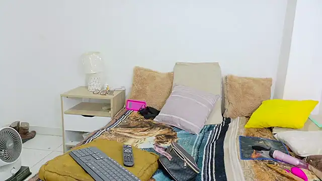 Snapshot of irisconde chatting on March 11, 8:26 pm irisconde online show from March 11, 8:26 pm