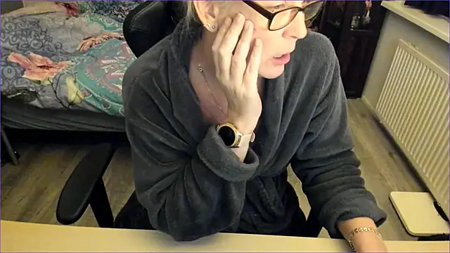 minoesje37 online show from December 9, 8:33 pm