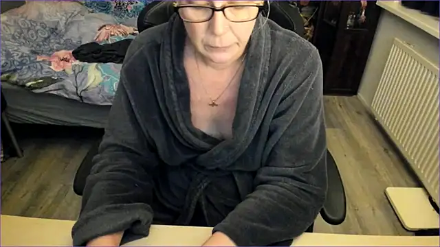 minoesje37 online show from December 15, 8:25 pm