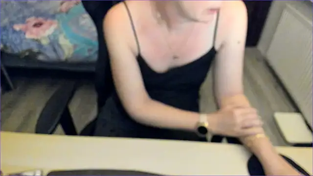 minoesje37 online show from December 16, 8:37 pm