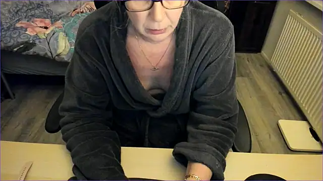 minoesje37 online show from December 19, 8:34 pm