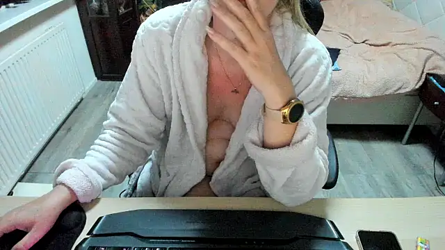 minoesje37 online show from March 8, 8:14 pm