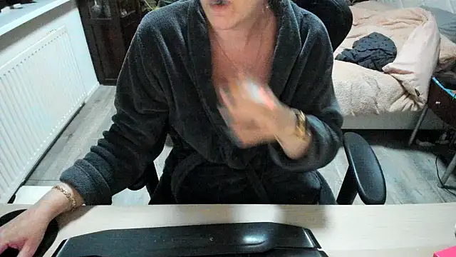 minoesje37 online show from March 16, 8:32 pm