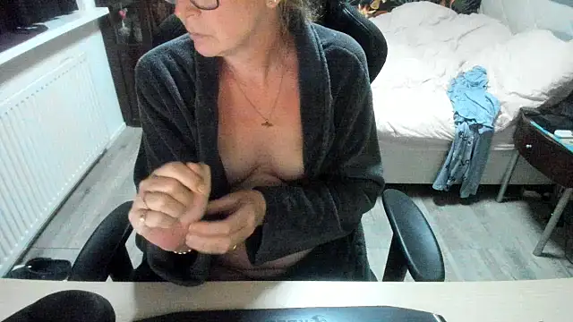 minoesje37 online show from September 16, 7:15 pm