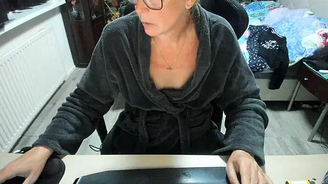 minoesje37 online show from September 29, 7:19 pm