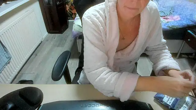 minoesje37 online show from December 1, 8:47 pm