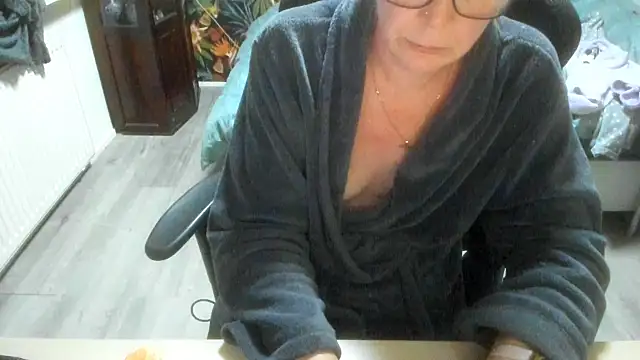 minoesje37 online show from December 21, 8:27 pm