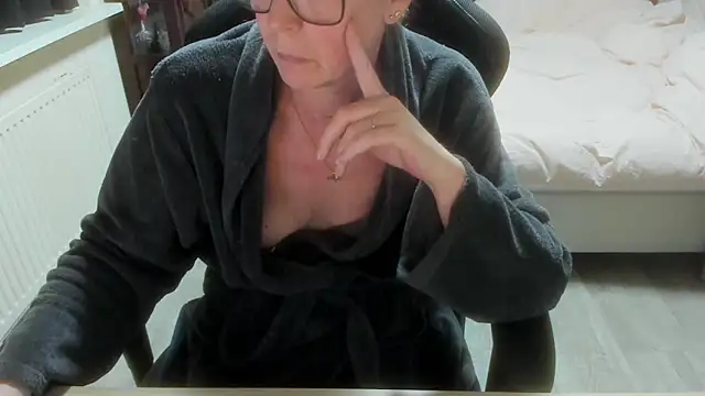 minoesje37 online show from February 18, 8:38 pm