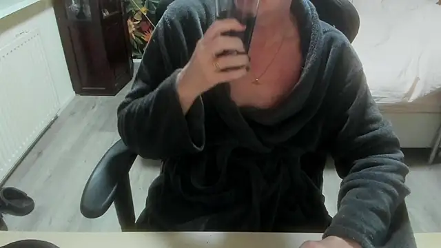 minoesje37 online show from March 17, 8:12 pm