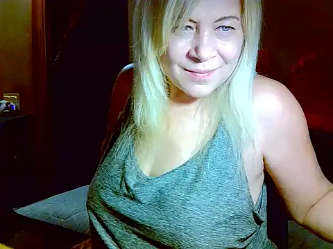Snapshot of AgoniA7 chatting on February 17, 3:36 am AgoniA7 online show from February 17, 3:36 am