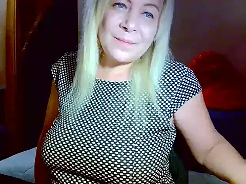 Snapshot of AgoniA7 chatting on March 8, 7:39 pm AgoniA7 online show from March 8, 7:39 pm