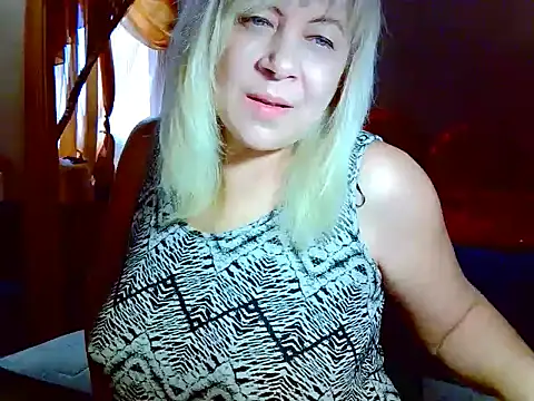 Snapshot of AgoniA7 chatting on April 5, 6:54 am AgoniA7 online show from April 5, 6:54 am