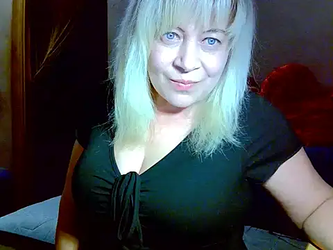Snapshot of AgoniA7 chatting on April 19, 6:10 pm AgoniA7 online show from April 19, 6:10 pm