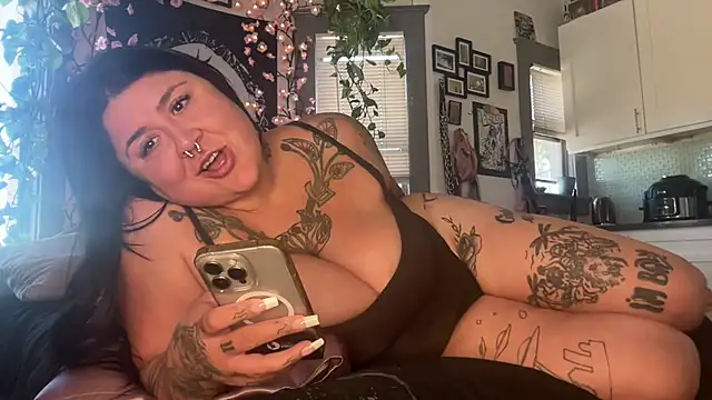 Snapshot of Sad1st1kSadie chatting on January 13, 8:36 pm Sad1st1kSadie online show from January 13, 8:36 pm