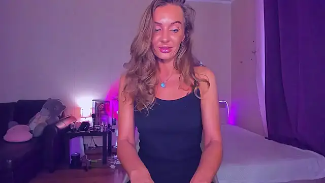 Snapshot of EmmaAbramson chatting on September 19, 9:54 am EmmaAbramson online show from September 19, 9:54 am