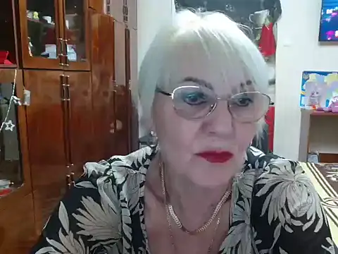 Snapshot of JenaCheim chatting on December 13, 7:10 pm JenaCheim online show from December 13, 7:10 pm