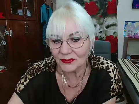 Snapshot of JenaCheim chatting on December 18, 6:32 am JenaCheim online show from December 18, 6:32 am
