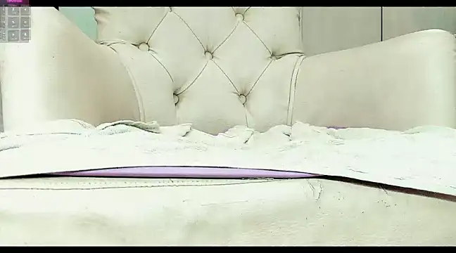 khloeHermaprodit3 online show from January 5, 11:01 pm