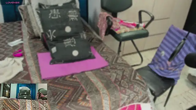 khloeHermaprodit3 online show from February 23, 9:26 pm