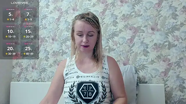 Snapshot of I_AM_MILF chatting on December 2, 5:15 pm I AM MILF online show from December 2, 5:15 pm