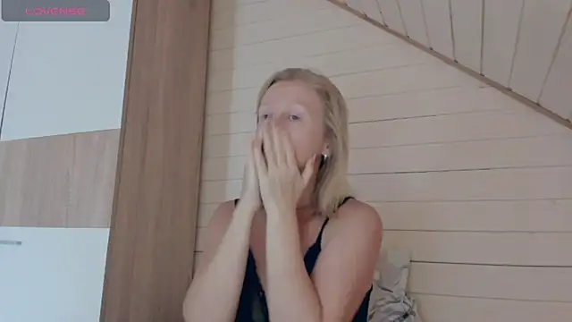 I AM MILF online show from October 15, 7:08 am