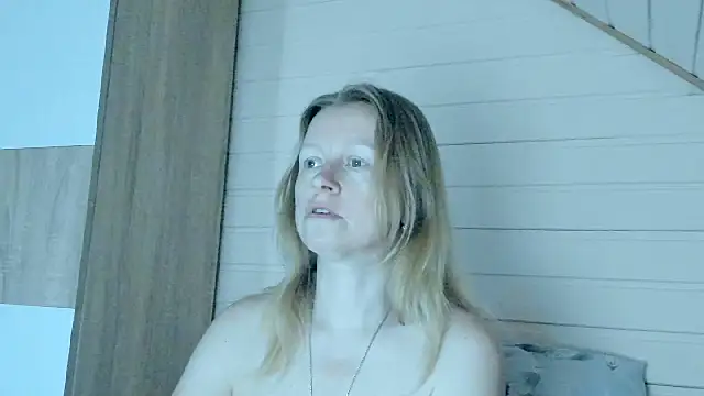 Snapshot of I_AM_MILF chatting on July 2, 6:52 am I AM MILF online show from July 2, 6:52 am