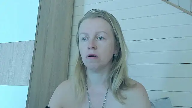 Snapshot of I_AM_MILF chatting on July 29, 6:44 am I AM MILF online show from July 29, 6:44 am