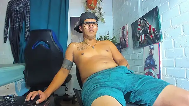 Snapshot of Zack_Grey chatting on February 21, 10:50 am Zack Grey online show from February 21, 10:50 am