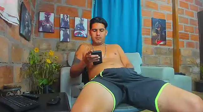 Snapshot of Zack_Grey chatting on March 10, 12:37 pm Zack Grey online show from March 10, 12:37 pm