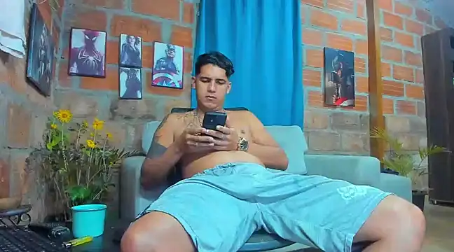 Snapshot of Zack_Grey chatting on March 13, 11:19 am Zack Grey online show from March 13, 11:19 am