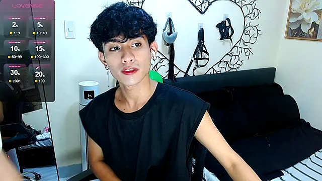 WildestTwink online show from November 23, 9:03 pm