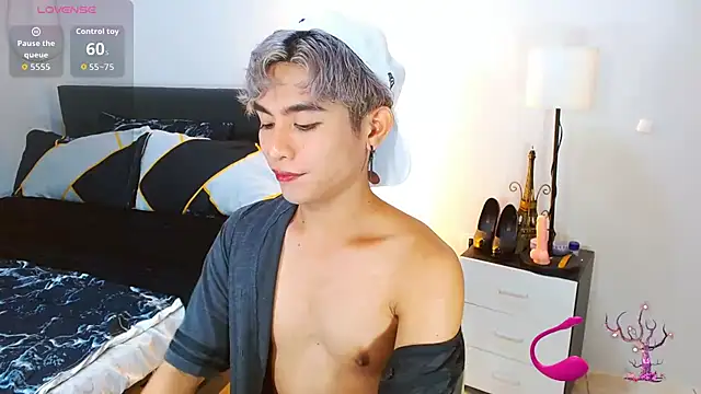Snapshot of WildestTwink chatting on April 25, 11:02 pm WildestTwink online show from April 25, 11:02 pm